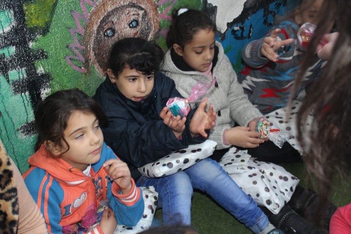 جامعة البترا زيارة طلبة التربية الوطنية إلى جمعية رعاية الفتى اليتيم Petra University Students Visit Orphan